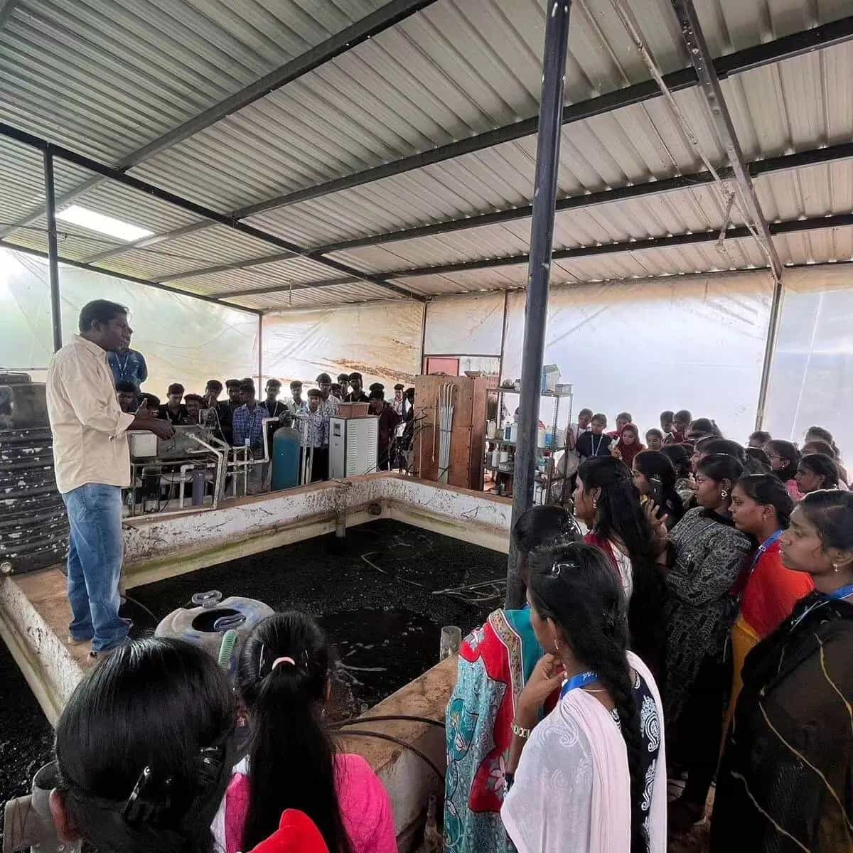 Aquaponics Training session with students 1